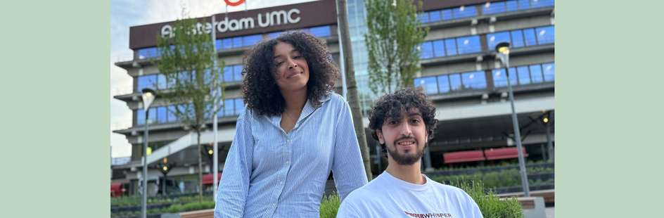 Myriam en Anass, studenten diversity officers, buiten voor de Faculteit der Geneeskunde.