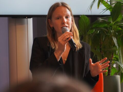 Merel Bonewit, winnaar van de UvA-scriptieprijs 2025.