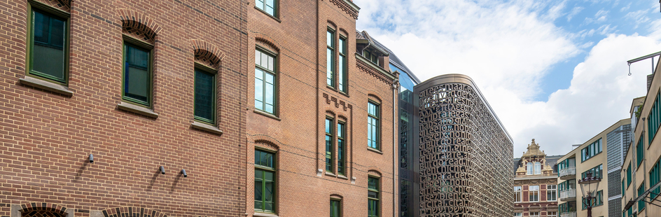 De nieuwe UB gezien vanaf de Binnengasthuisstraat