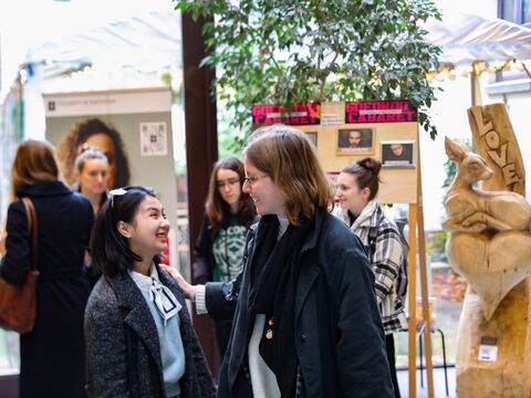 Studenten in centrale hal CREA, UvA Career Day 2024