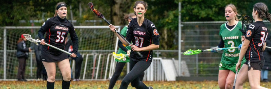 Vrouwen spelen lacrosse
